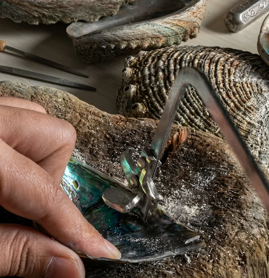 The Hands Behind the Object — Why Provenance Still Matters 4 Close-up of raden lacquerware featuring glowing shell inlays in delicate floral patterns.