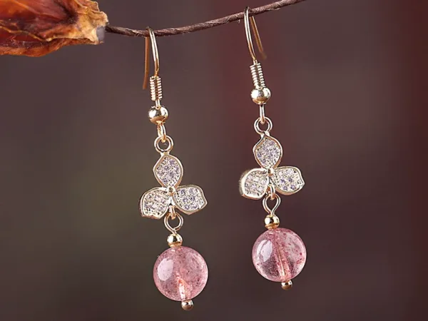 O1CN01FLUYzB2J8iUBX4WEq_57399377.webp Zircon strawberry crystal earrings
