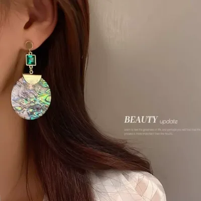 BK167 Round Shell Earrings