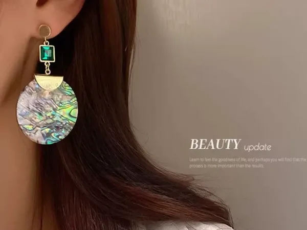BK167 Round Shell Earrings