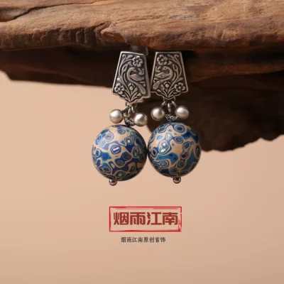 Lacquered pearl earrings