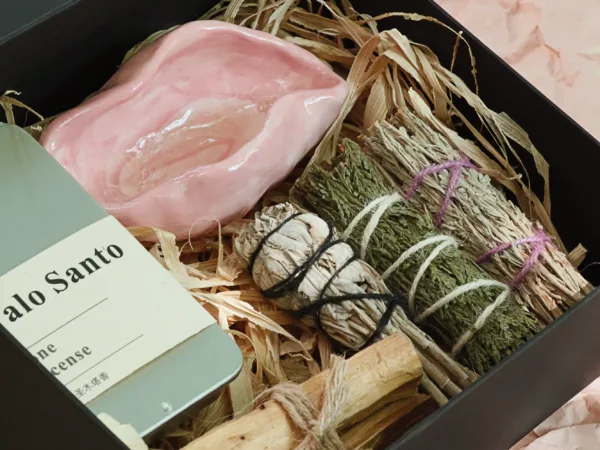 Pink vessel aromatherapy set