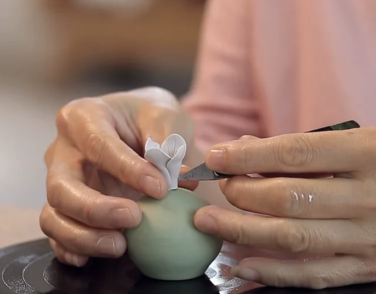 Porcelain flower diffuser stone