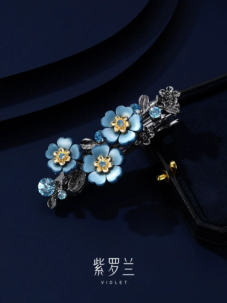 Di Huan hairpin side view with handcrafted details