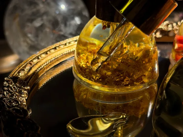 Herbal Infused Oil (with Natural Crystal Blocks)