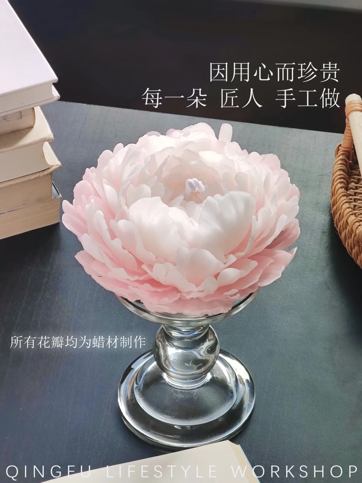 Artisan Peony Sculpted Scented Candle Gift Set in creamy white — craftsmanship close-up