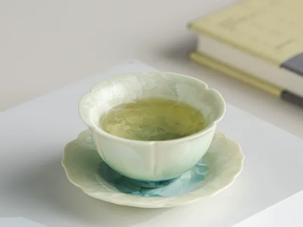 Green and yellow gradient crystal glaze teacup