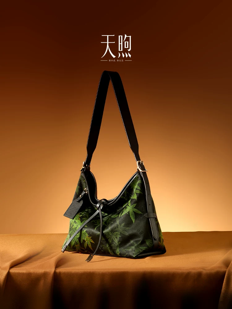 fragrant cloud yarn hand-tote crossbody bag