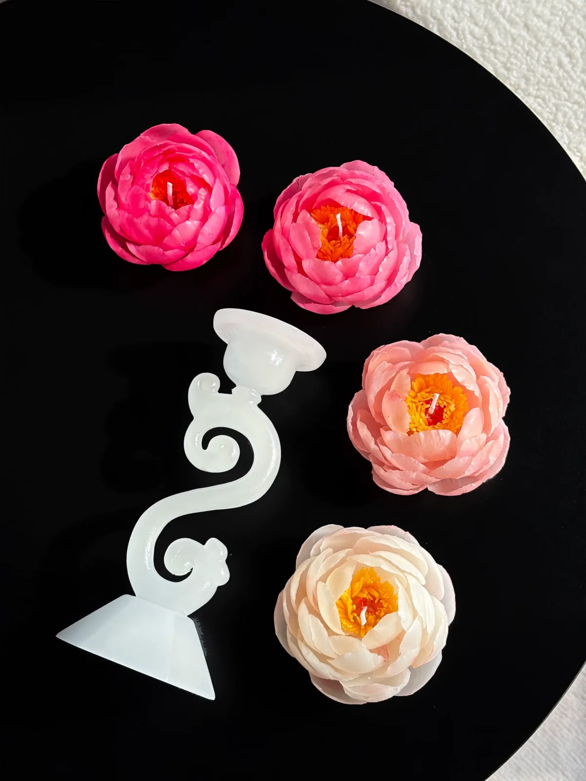 Sunset coral hand-pinched flowers scented candle gift box