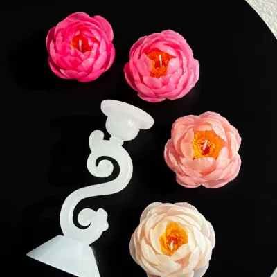 Sunset coral hand-pinched flowers scented candle gift box