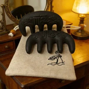 Natural herbal comb in natural aged green sandalwood / ebony with manual polishing