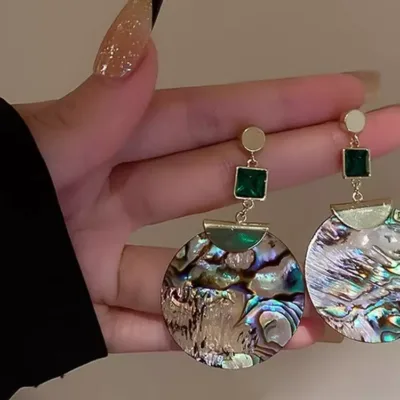 BK167 Round Shell Earrings