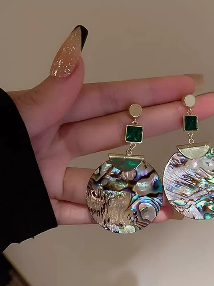 BK167 Round Shell Earrings