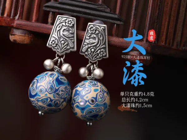 Lacquered pearl earrings