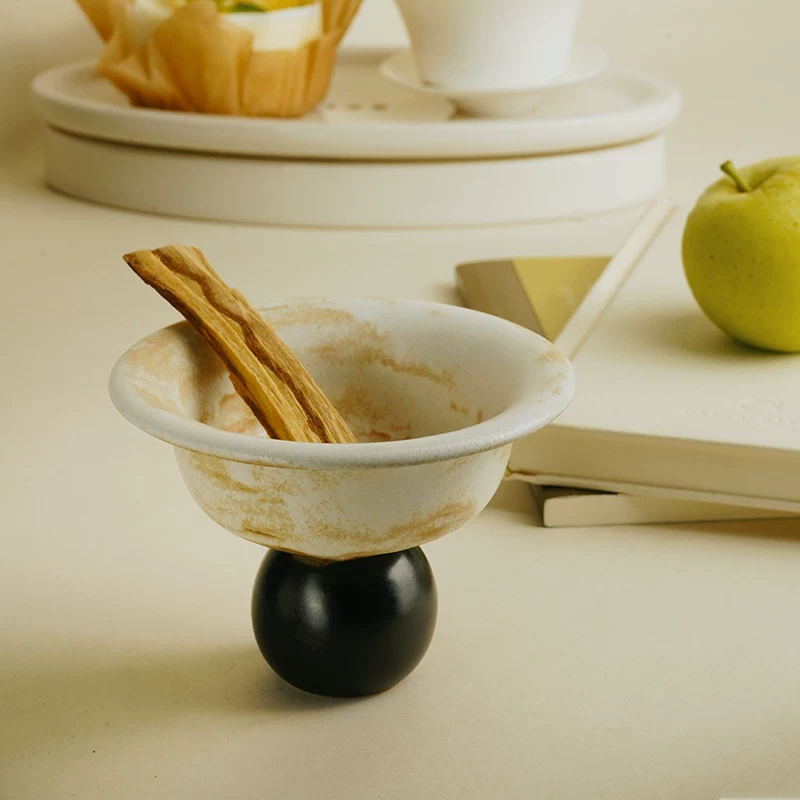 Ceramic aroma bowl and utensils for the Decor category