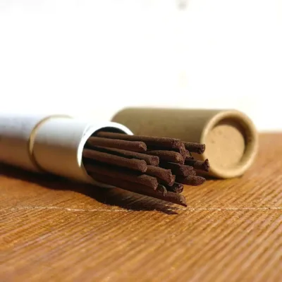 Natural grapefruit leaf incense sticks are handmade