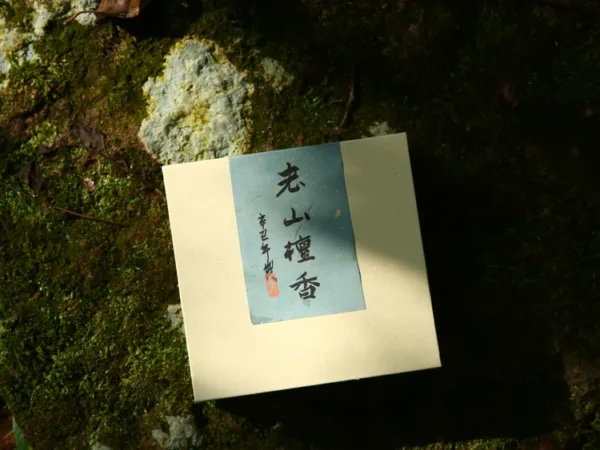 Indian old mountain sandalwood plate incense 60 years old incense 50 grams