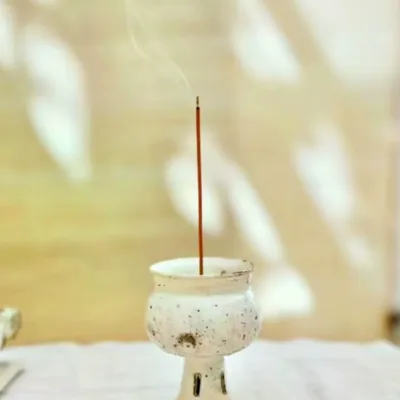 Natural grapefruit leaf incense sticks are handmade