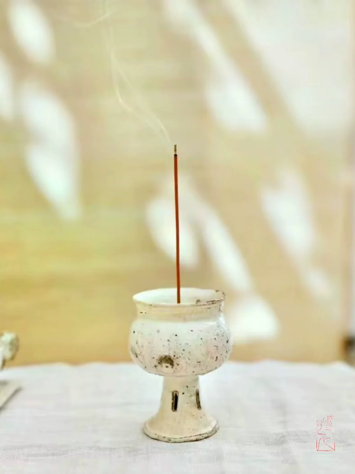 Natural grapefruit leaf incense sticks are handmade