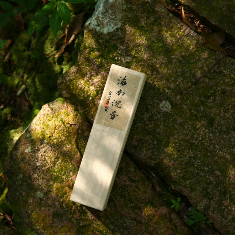 Hainan Agarwood Incense Sticks (50g) showing natural fragrance and home ritual detail