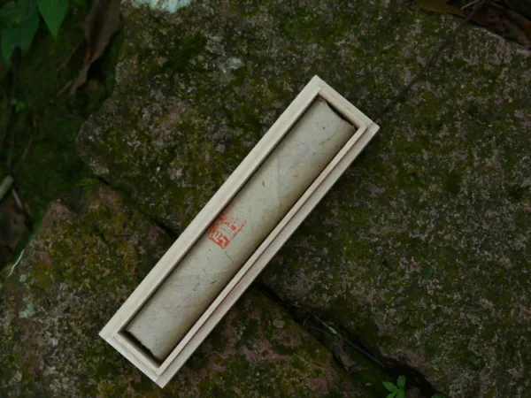 Huang Qinan (Premium Agarwood) Incense Sticks (50g) showing natural fragrance and home ritual detail