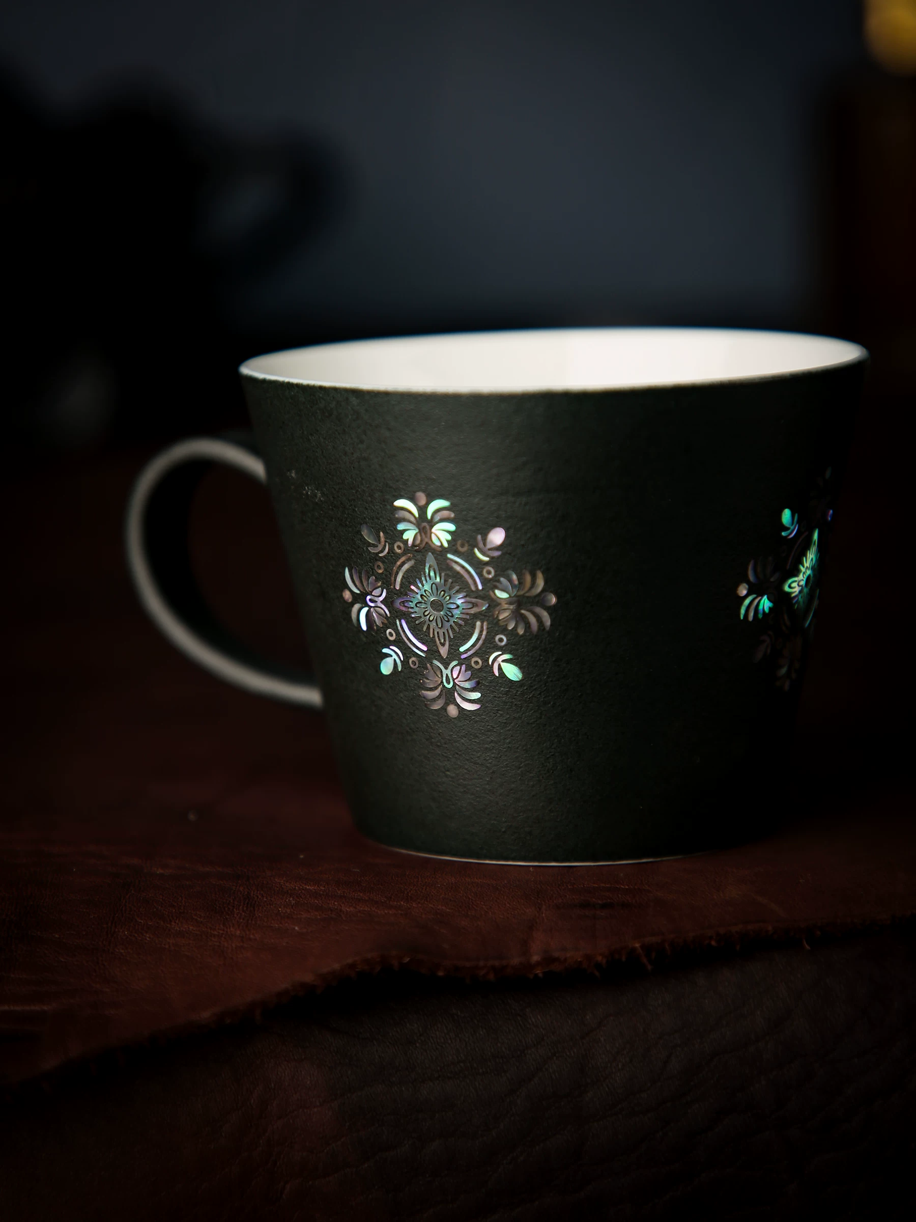 Mother-of-Pearl Inlay Ceramic Coffee Mug detail image
