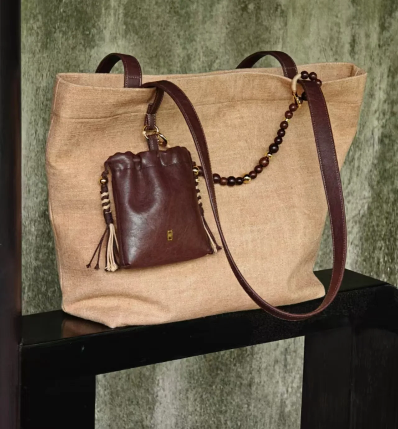 Hand Tea-Dyed Woven Tote Shoulder Bag - Jujube Brown detail image